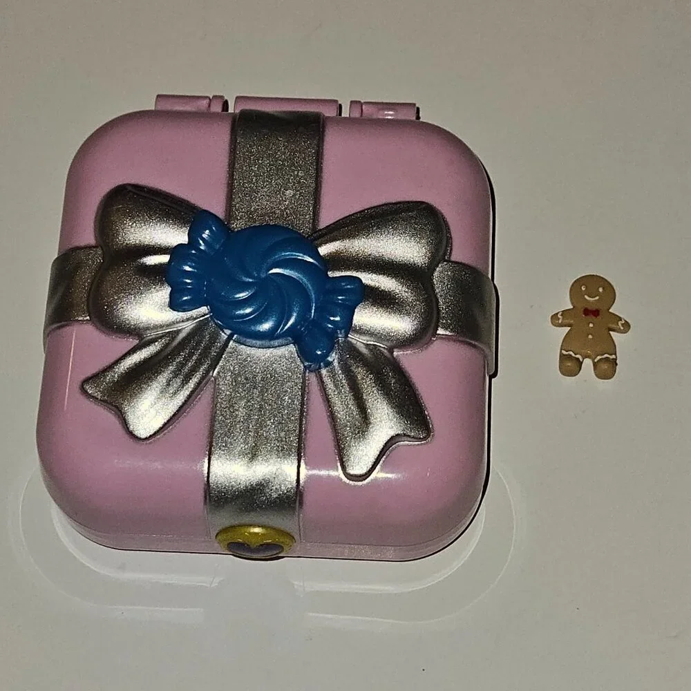 Polly Pocket Hidden Hideouts Candy Adventure Compact Gingerbread Man 2018 READ
